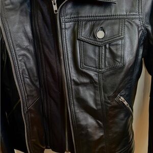 Elegant Black Leather Women's Jacket